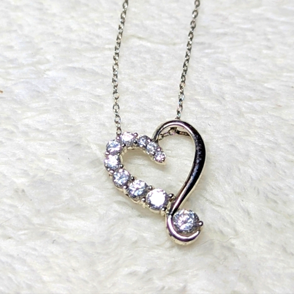 Vintage Elegant Sterling Silver Heart and CZ Necklace - Picture 3 of 8